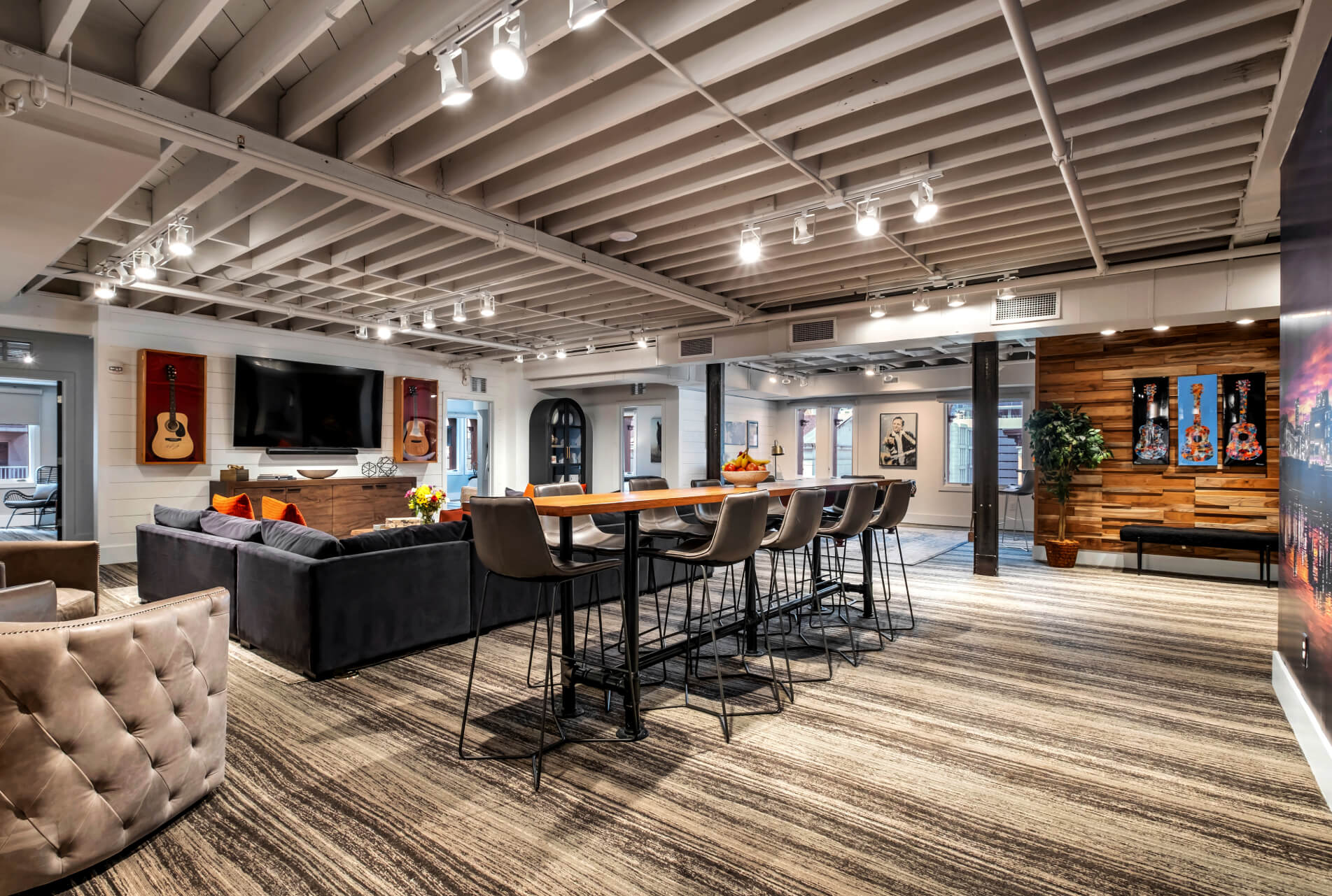 Suite 700 · Skyline Penthouse Lounge